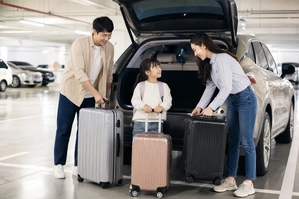 김해공항 당일 주차 이용 절차를 확인하는 장면